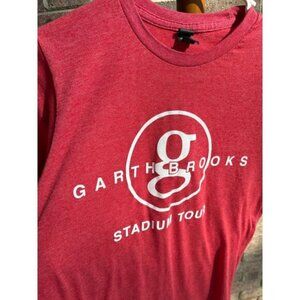 Garth Brooks I've Got Friends in Satdiums Tour red t shirt men's small with hole
